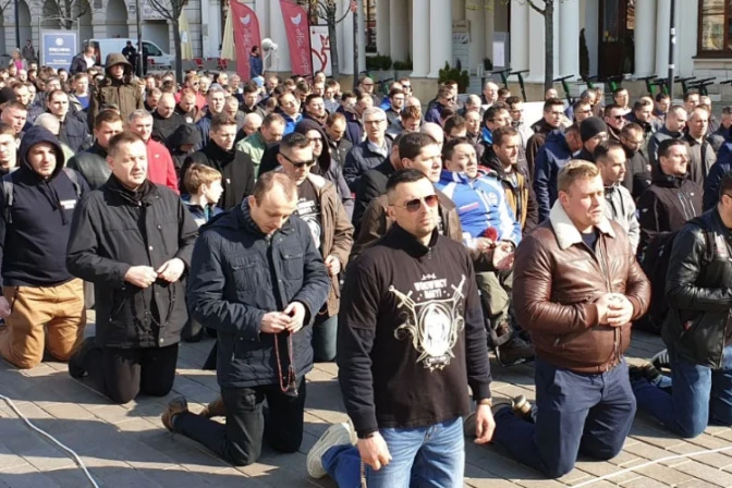 Llega a Madrid el “ejército” del Rosario de Hombres