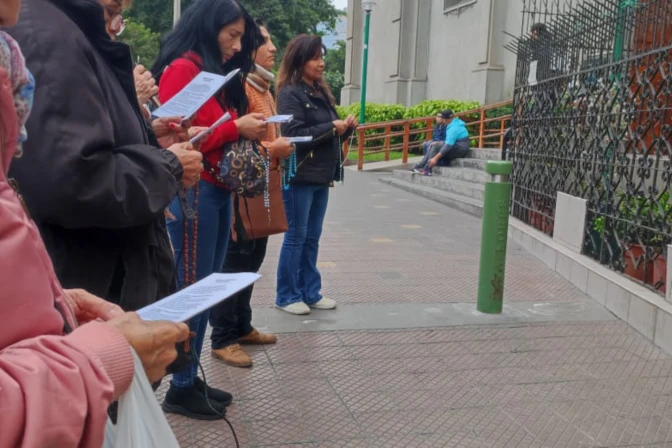 Rosario Mundial de Mujeres Perú