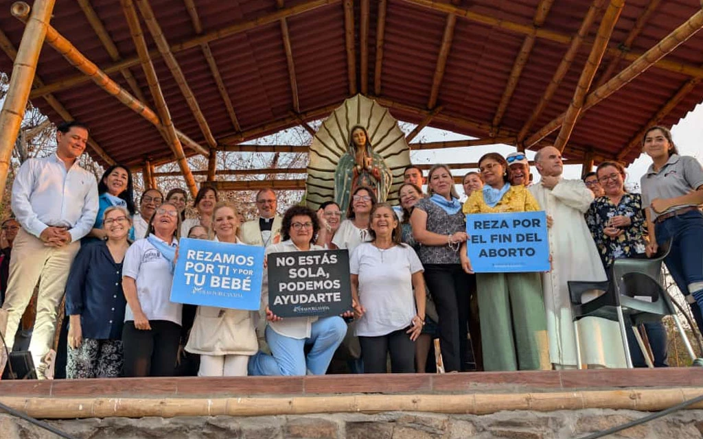 Los participantes en la oración y bendición de rosarios el 22 de octubre.?w=200&h=150