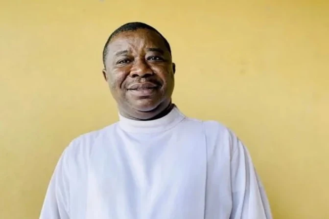 P. Augustine Dauda Amadu, párroco de la Inmaculada Concepción en Kenema (Sierra Leona). 10092025