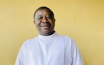 P. Augustine Dauda Amadu, párroco de la Inmaculada Concepción en Kenema (Sierra Leona).