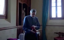 El P. François Buet, sacerdote exorcista explica qué es un exorcismo y qué hace un exorcista.