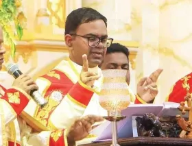 Ordenan al primer sacerdote sordomudo de la India