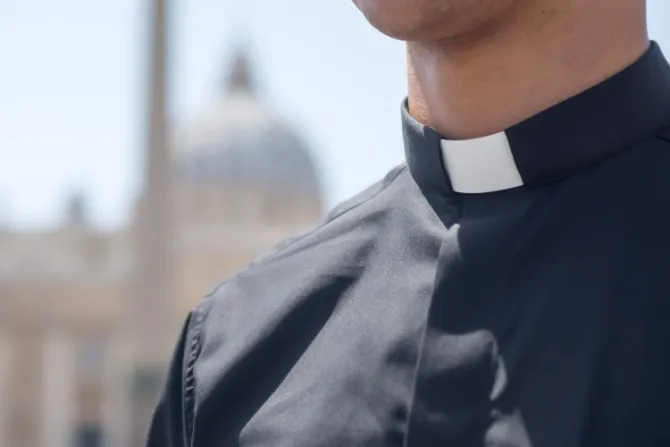 Arzobispado defiende a un joven sacerdote acosado por predicar la doctrina católica