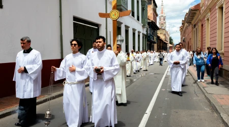 Procesión de sacerdotes.