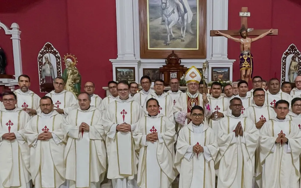 Sacerdotes de Moyobamba con su obispo.?w=200&h=150