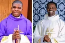 P. Jude Nwachukwu (izquierda) y P. Kenneth Kanwa (derecha) fueron secuestrados en la rectoría de su parroquia en la Diócesis de Pankshin en Nigeria el 1 de febrero de 2024.
