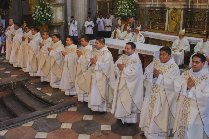 Sacerdotes ordenados en México