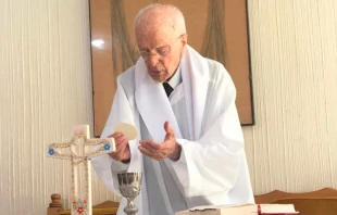 Misa presidida por Mons. José de Jesús Sahagún de la Parra en su aniversario 100. Crédito: Hermanas Diocesanas de Nuestra Señora de los Ángeles