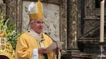 El Arzobispo de Sevilla, Mons. José ángel Saiz Meneses.