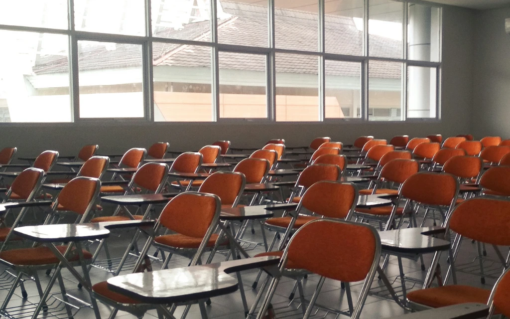 Imagen referencial de salón de clases?w=200&h=150