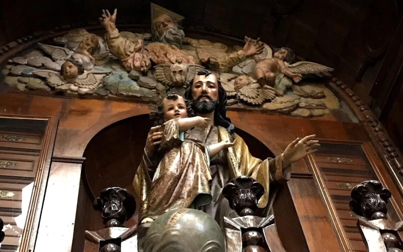 Imagen de San José sosteniendo al Niño Jesús, en la iglesia de San Pedro en Lima (Perú).?w=200&h=150