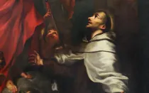 San Juan de la Cruz contemplando a Cristo crucificado (imagen recortada)