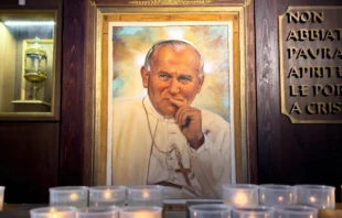 Una imagen de San Juan Pablo II. Crédito: Adrian Tusar/Shutterstock