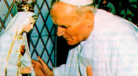 San Juan Pablo II y la Virgen de Fátima.
