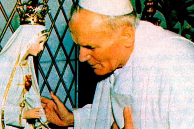 San Juan Pablo II y la Virgen de Fátima.