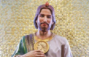 San Judas Tadeo portando un medallón de Cristo para que no se le confunda con nuestro Señor Crédito: Immaculate - Shutterstock