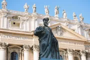 Estatua de San Pedro en el Vaticano
