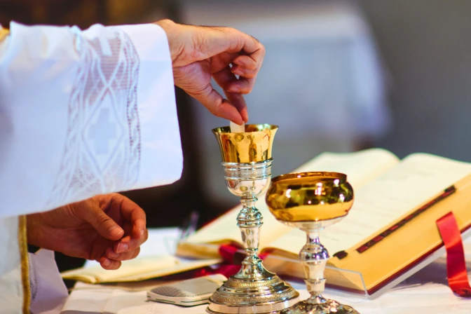 Iglesia en México alerta sobre invalidez de sacramentos en el templo Hostia Sangrante