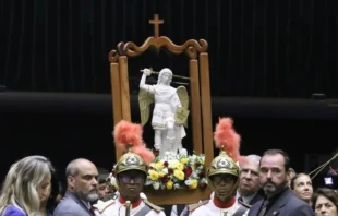 Imagen de San Miguel Arcángel en la Cámara de Diputados. Crédito: Kayo Magalhães - Cámara de Diputados