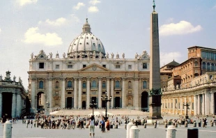 Imagen panorámica de la Basílica de San Pedro. Crédito: Canva Pro.