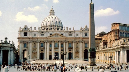 Imagen panorámica de la Basílica de San Pedro.