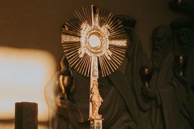 El Santísimo Sacramento.