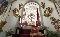 El camarín de la Virgen de Flores, (Álora, Málaga, España), profanado.