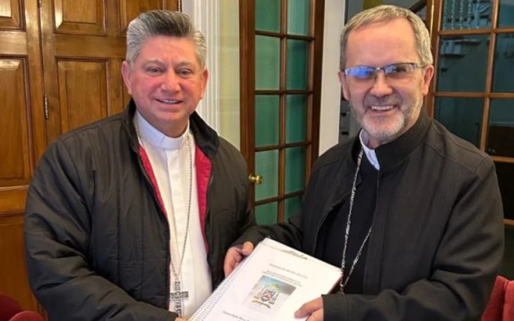 El Nuncio Apostólico en Bolivia, Mons. Fermín Emilio Sosa Rodríguez, junto al Obispo de Oruro, Mons. Bialasik?w=200&h=150