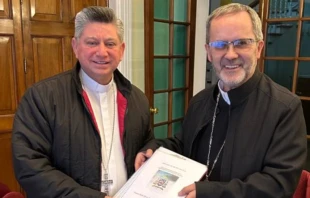El Nuncio Apostólico en Bolivia, Mons. Fermín Emilio Sosa Rodríguez, junto al Obispo de Oruro, Mons. Bialasik Crédito: Diócesis de Oruro