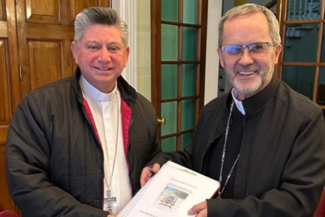 El Nuncio Apostólico en Bolivia, Mons. Fermín Emilio Sosa Rodríguez, junto al Obispo de Oruro, Mons. Bialasik