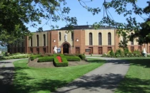 La iglesia de estilo coliseo en el Santuario Nacional de Nuestra Señora de los Mártires.