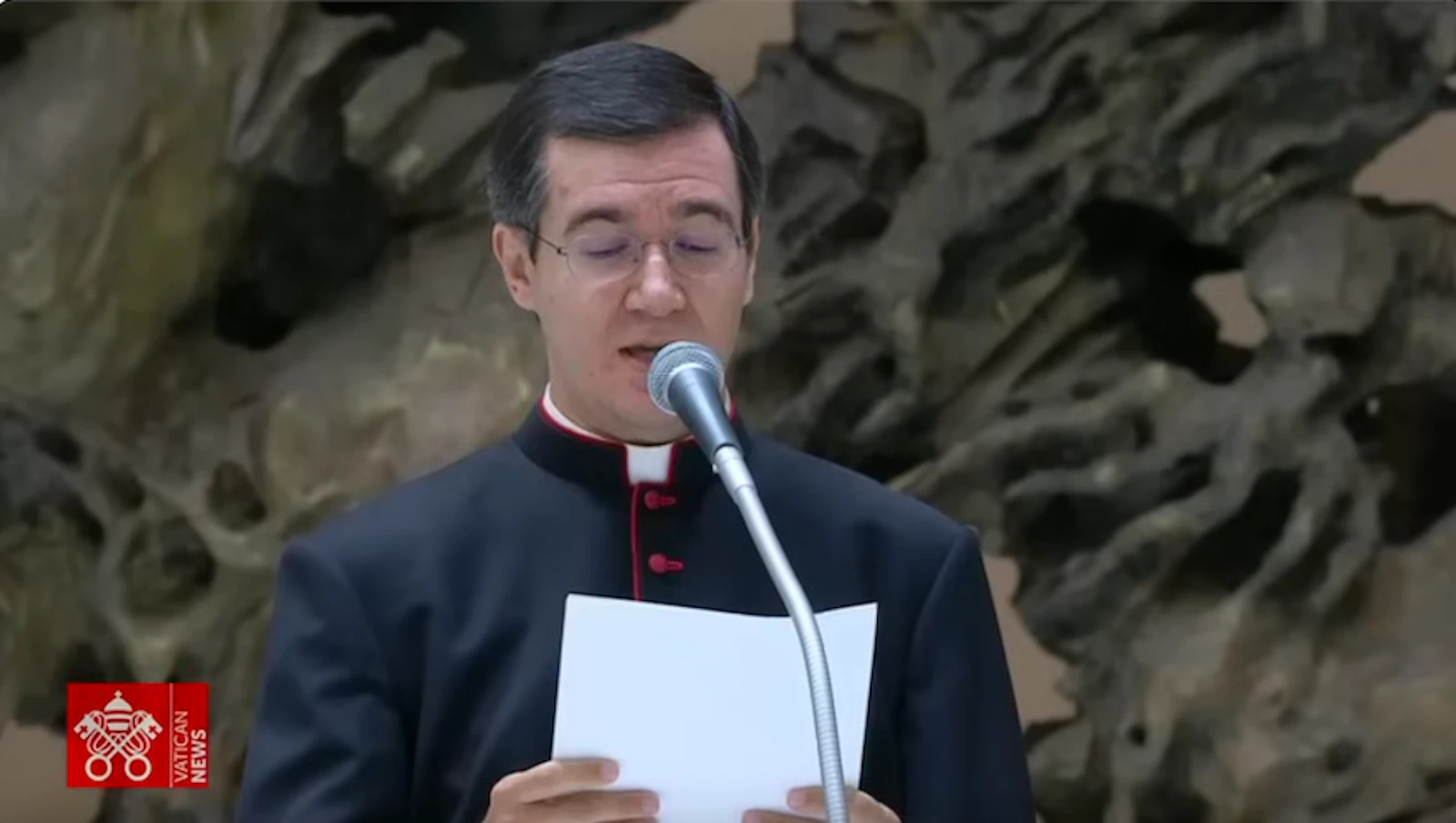Mons. Filippo Ciampanelli durante una Audiencia General, leyendo la catequesis del Papa.?w=200&h=150