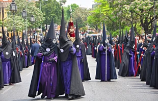Procesión de Semana Santa en Sevilla (España). Crédito : Pixabay.