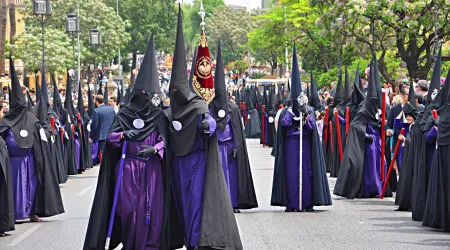 Procesión de Semana Santa en Sevilla (España).