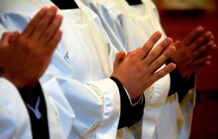 Seminaristas participan en un oficio religioso. Imagen referencial. Crédito: Cathopic.
