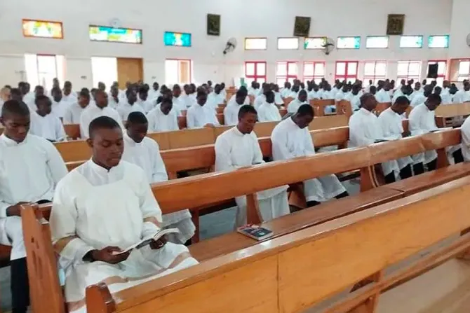 Seminaristas de Nigeria.