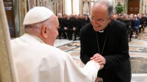 El Papa Francisco recibe a seminaristas de Calabria. Crédito: Vatican Media