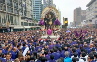 Procesión del Señor de los Milagros en Lima, Perú. Crédito: David Ramos / EWTN News.