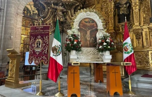 El anda del Señor de los Milagros ya se encuentra en el Altar del Perdón, en la Catedral Metropolitana de México. Crédito: Diego López Colín/ACI Prensa.