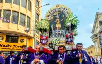La procesión del Señor de los Milagros en Piura.