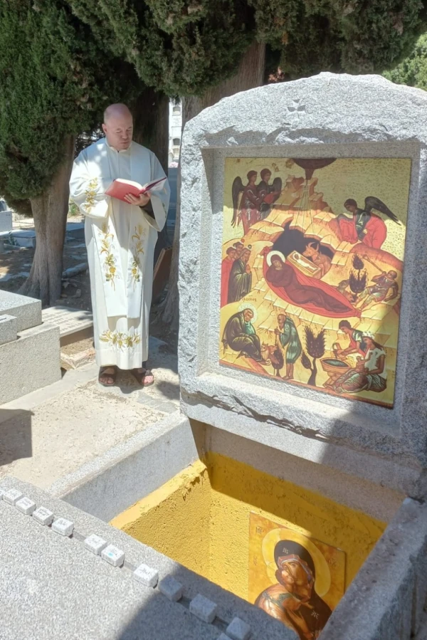 La sepultura de En Vela para bebés está en el Cementerio Sacramental de San Lorenzo y San José en Madrid. Crédito: En Vela.