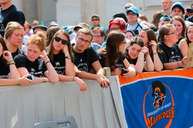 ¿Los jóvenes le tienen miedo al matrimonio? Una iluminadora respuesta del Papa Francisco