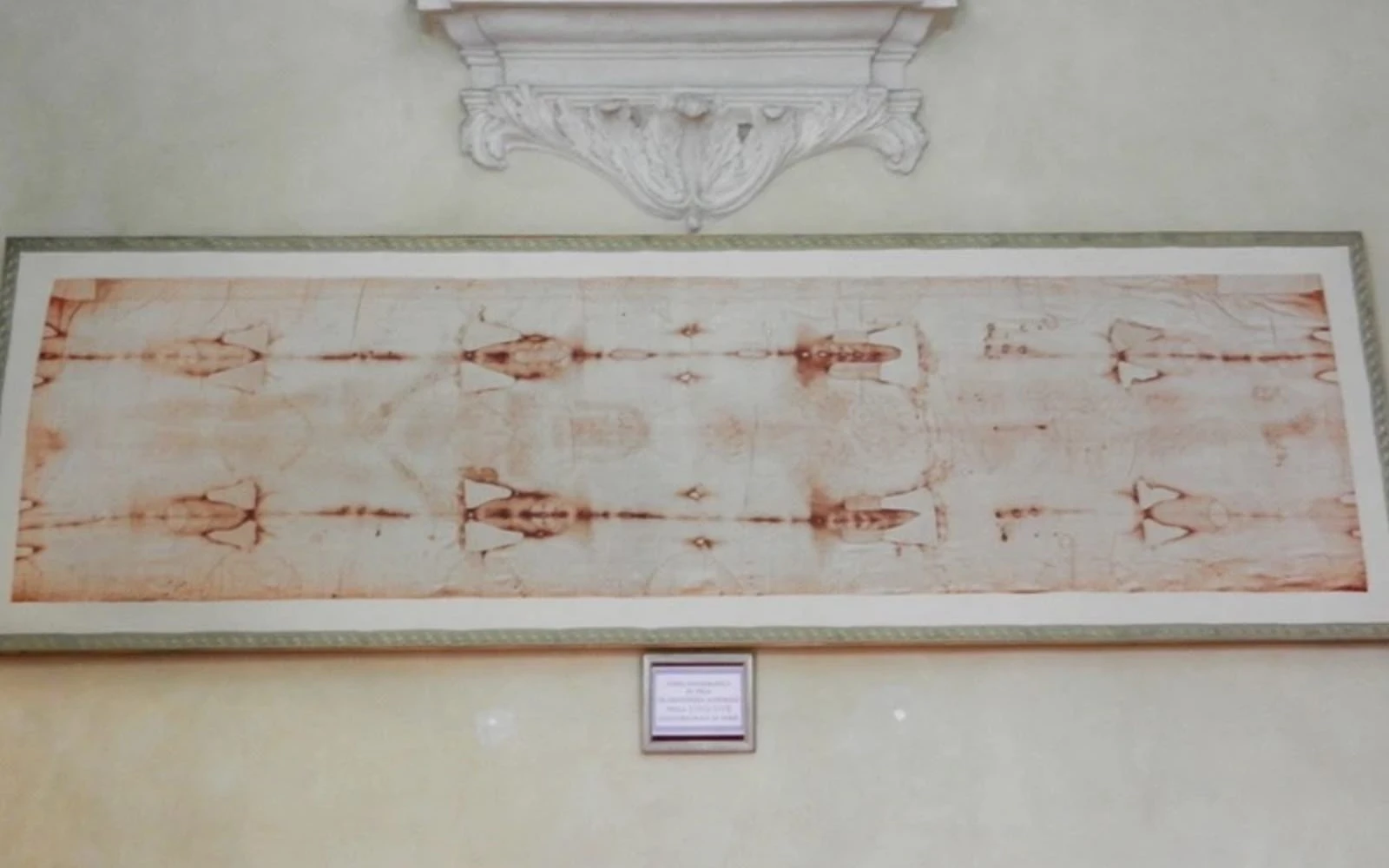 Una copia del Santo Sudario se exhibe en la sacristía de la Iglesia de San Lorenzo en Turín, Italia.?w=200&h=150