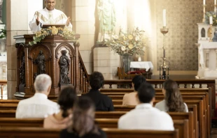 Imagen referencial del interior de una iglesia católica. Crédito: Shutterstock