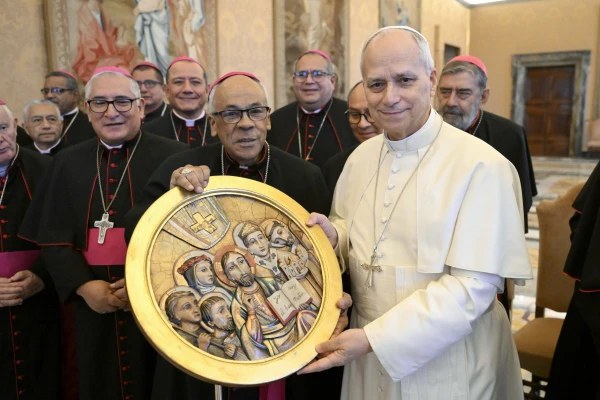 Intercambio de regalos en el Palacio Apostólico del Vaticano. Crédito: Vatican Media