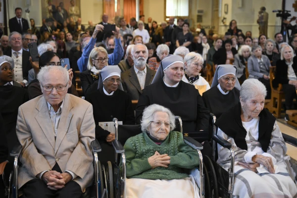 En esta residencia viven cerca de 60 ancianos. Crédito: Vatican Media