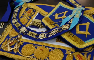 Símbolos de la masonería para vestimenta ceremonial. Crédito: Vladimir Tretyakov / Shutterstock