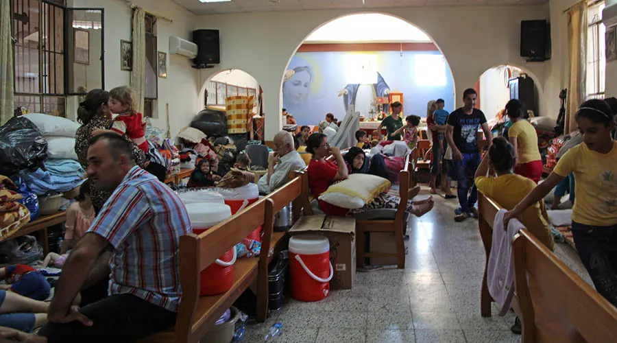 Cristianos refugiados en el Santuario de Mrtshmony en Ankawa, Erbil (Irak). Foto: Aid to the Church in Need