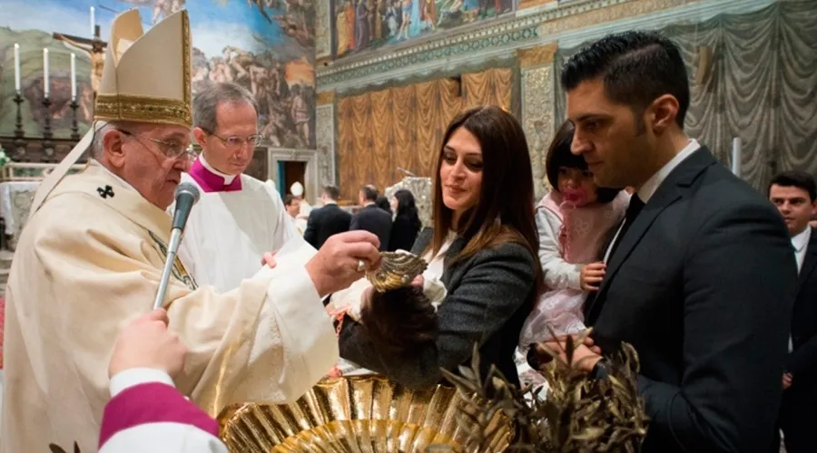 Papa Francisco celebra bautizos en la Capilla Sixtina (imagen referencial) / Foto: L'Osservatore Romano